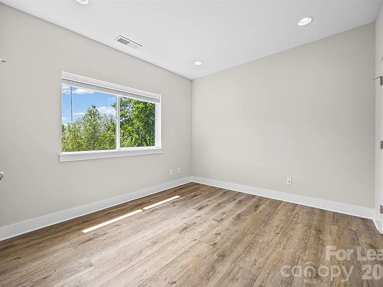 840 E 18th St #C — Photo 14