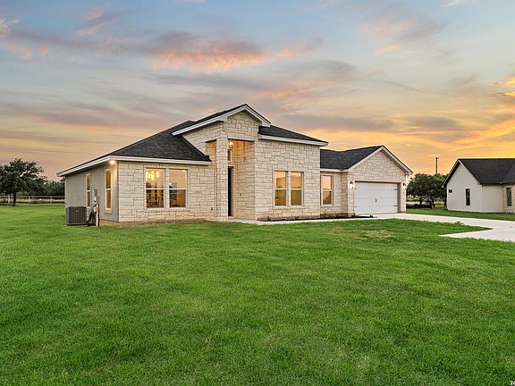 3rd image of 100 W MEDIUM MEADOW DR