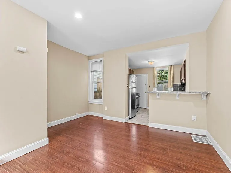 2223 Winton St — Photo 2
