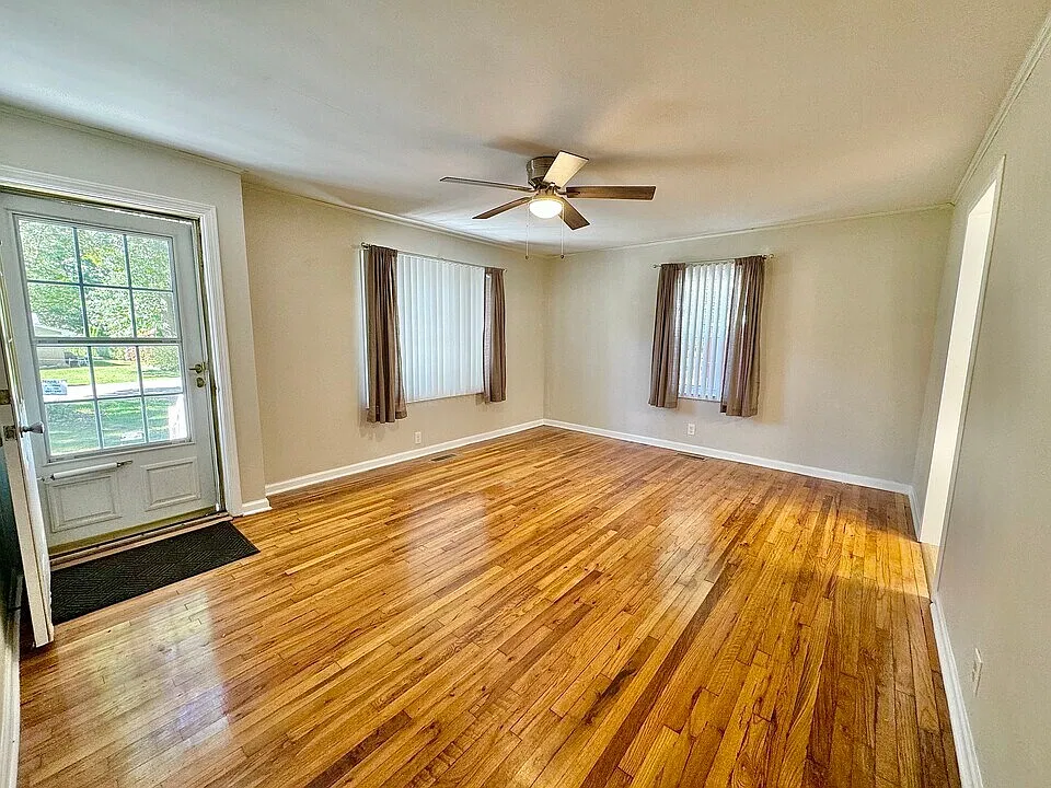 3 bed, 1378 sqft, $2,000 — Photo 3
