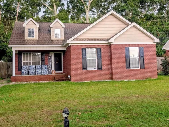 206 Caravan Ln, Dothan, AL 36303