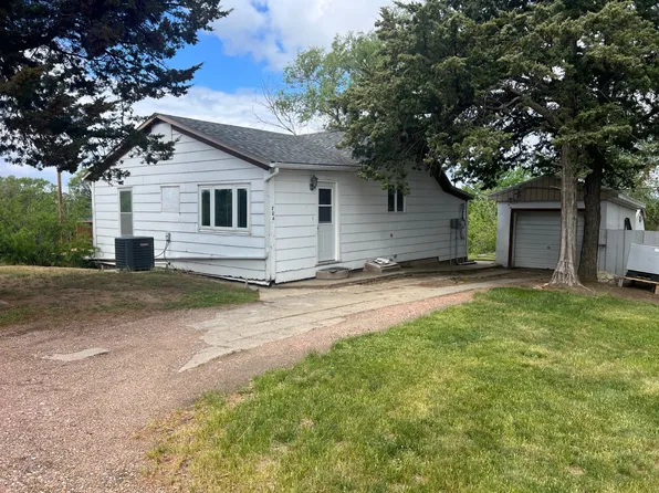 704 S Sanborn St, Chamberlain, SD 57325