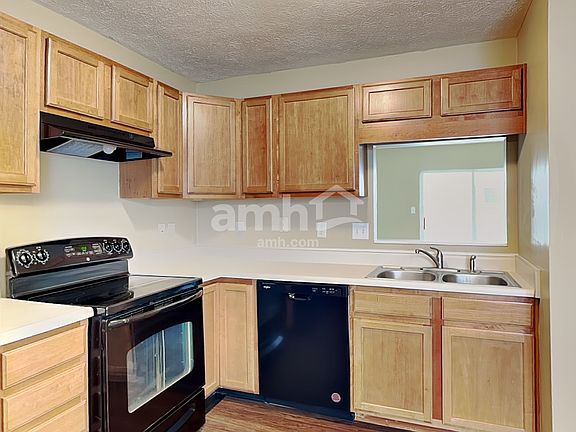 3rd image of 18 Lasalle Ct