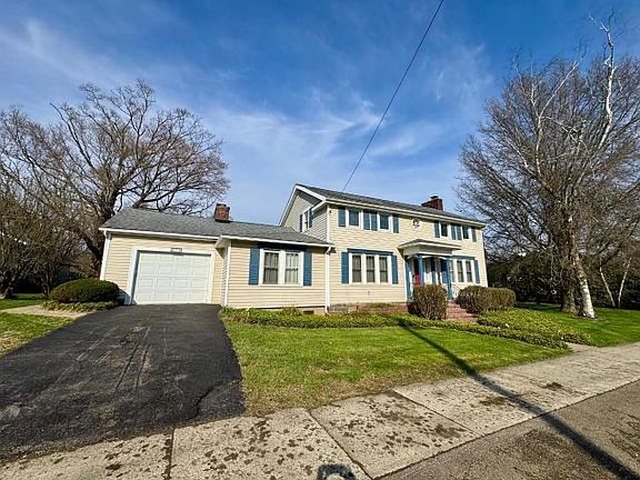 3rd image of 10 Warren Rd