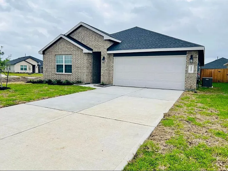1122 Briscoe Ct — Photo 3
