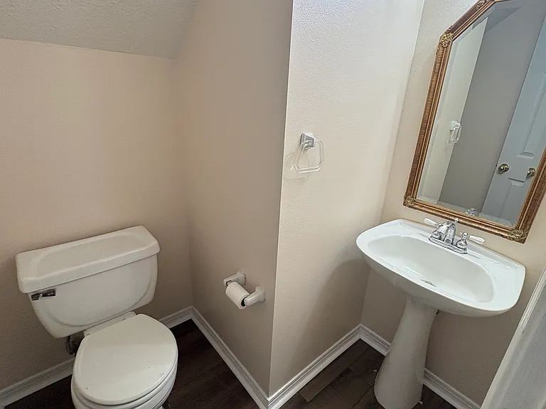 3142 Meadow Lake Dr E — Photo 16