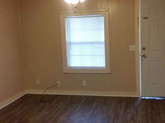 2nd image of 409 W Bois Darc St