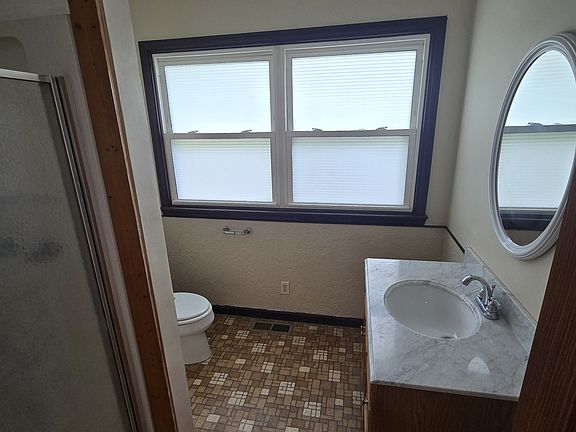 4th image of 1335 Highland Ct