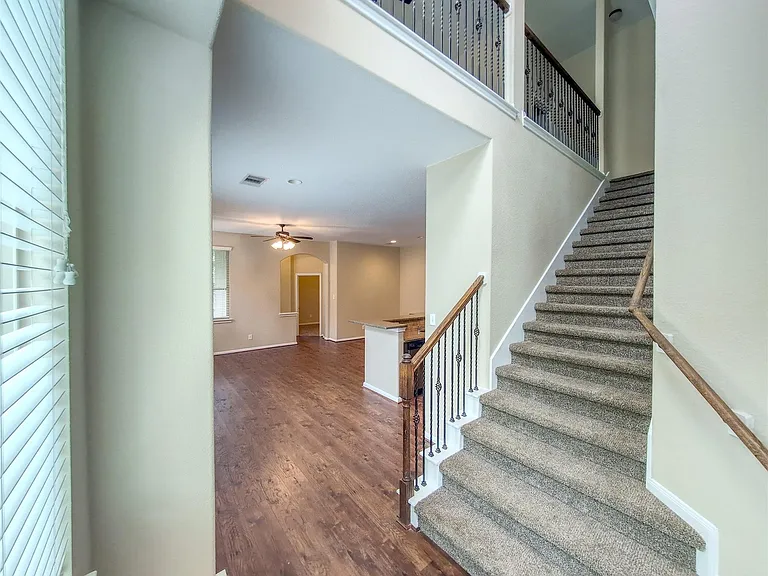 26 Cheswood Manor Dr — Photo 2