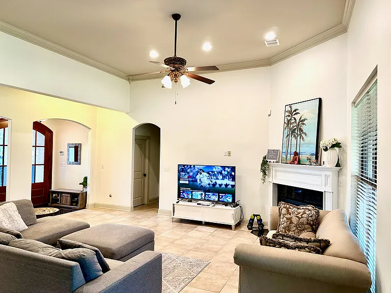 9427 Milbank Dr — Photo 10