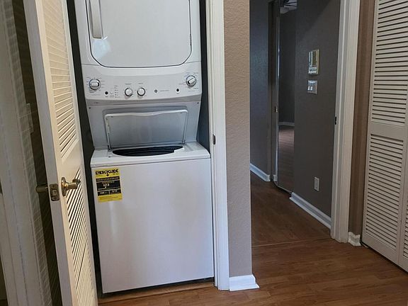 4th image of 2866 S Oasis Dr