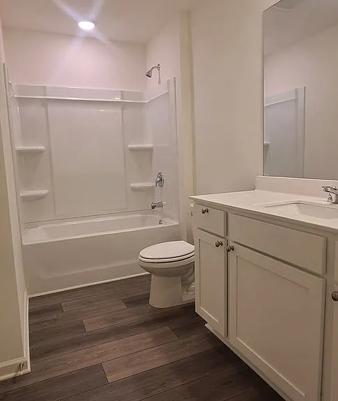 1516 Vernon Blvd — Photo 11