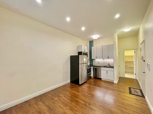 Rented by Lucas X Realty LLC | media 12