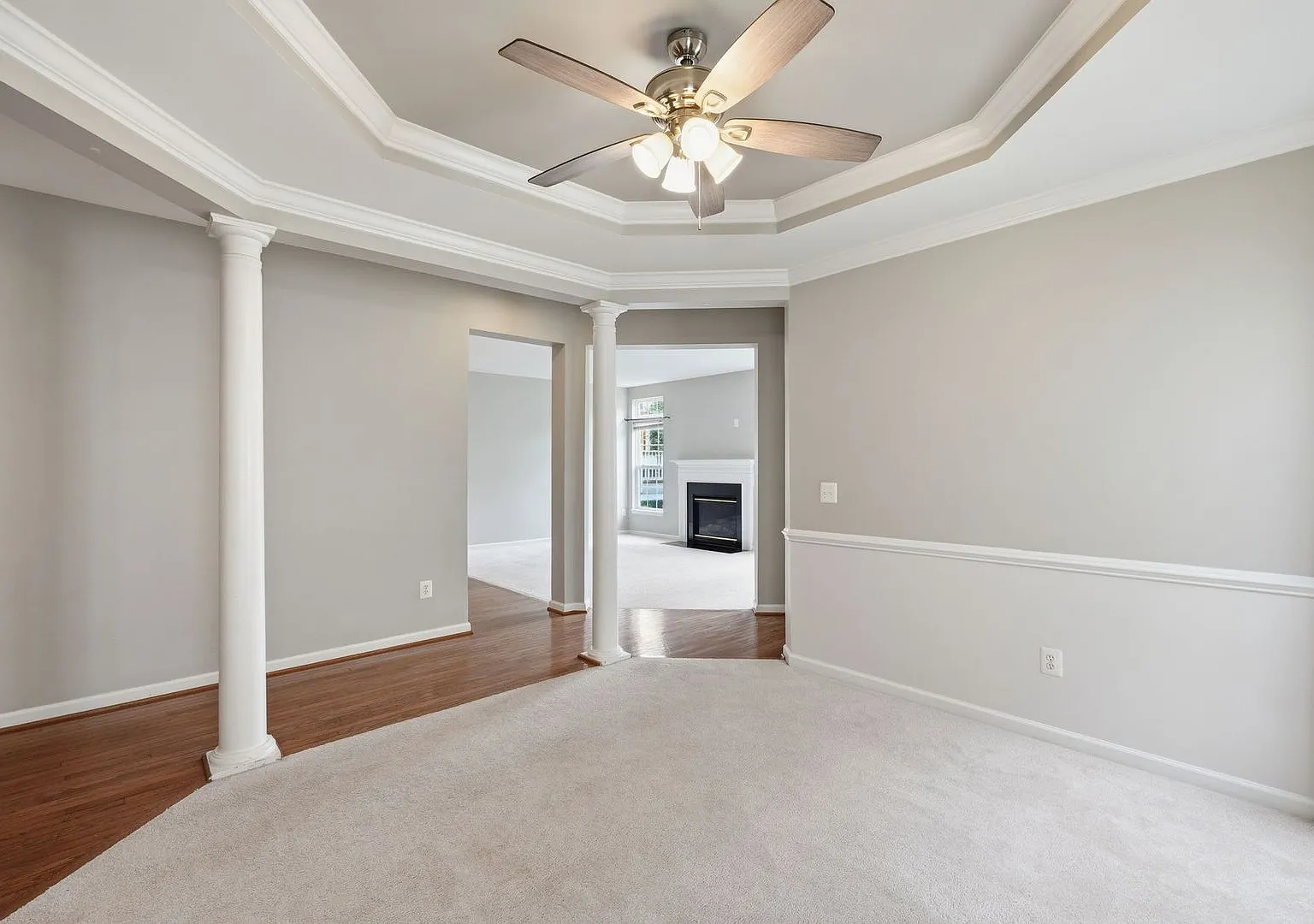 Experience the perfect blend of comfort, style, and functionality in this beautifully designed fo... — Photo 4