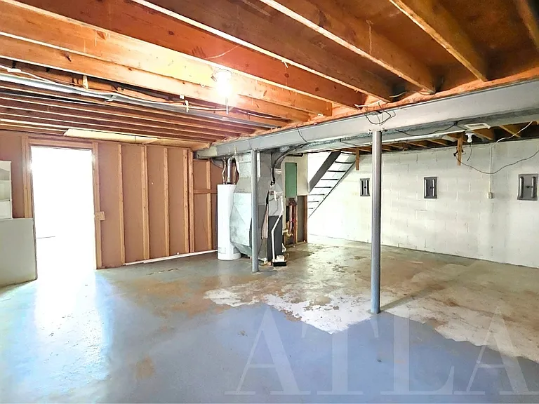 809 Hobart St — Photo 14