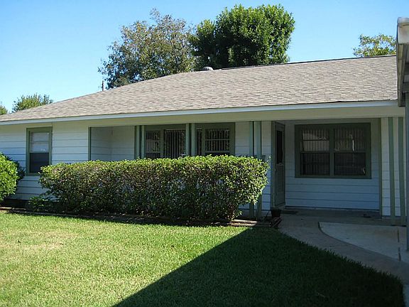 5th image of 902 N Circle Dr