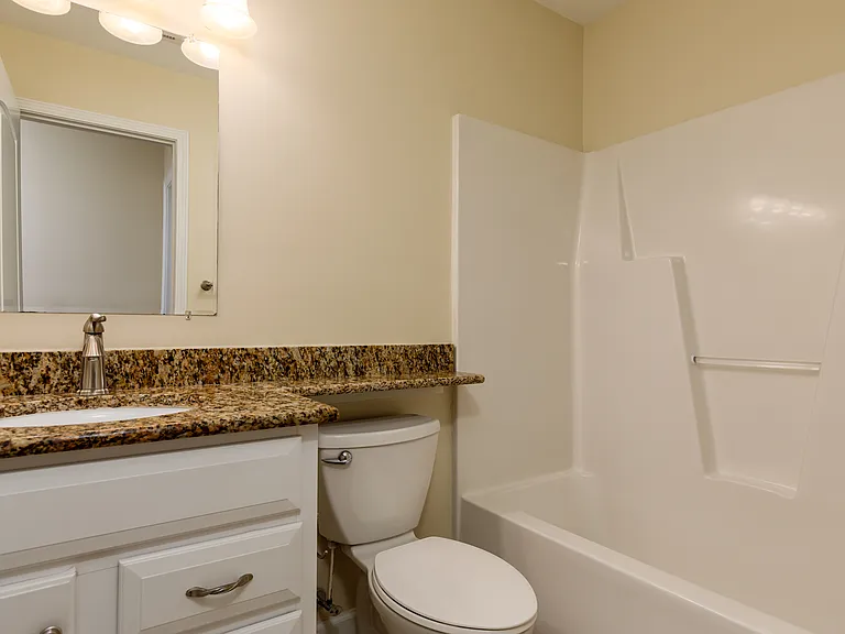 202 Clover Ct — Photo 12