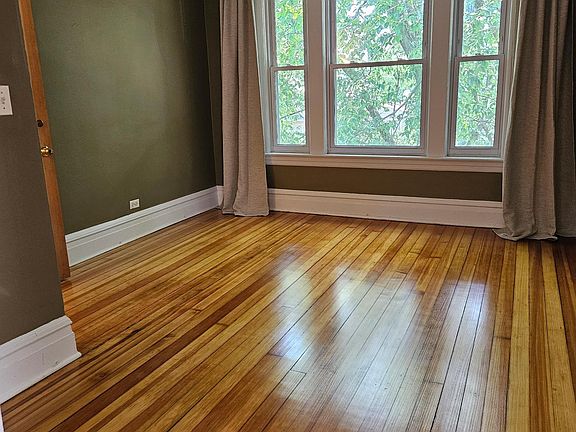3rd image of 3708 N Hermitage Ave #3