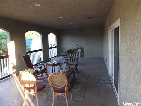 4th image of 210 S Del Mar Ave
