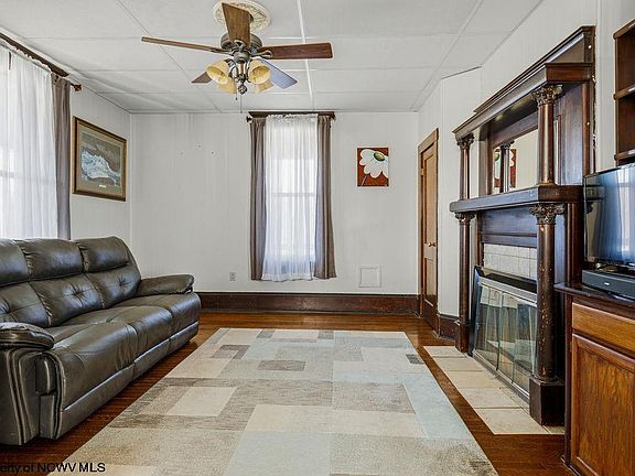 5th image of 228 Jefferson St