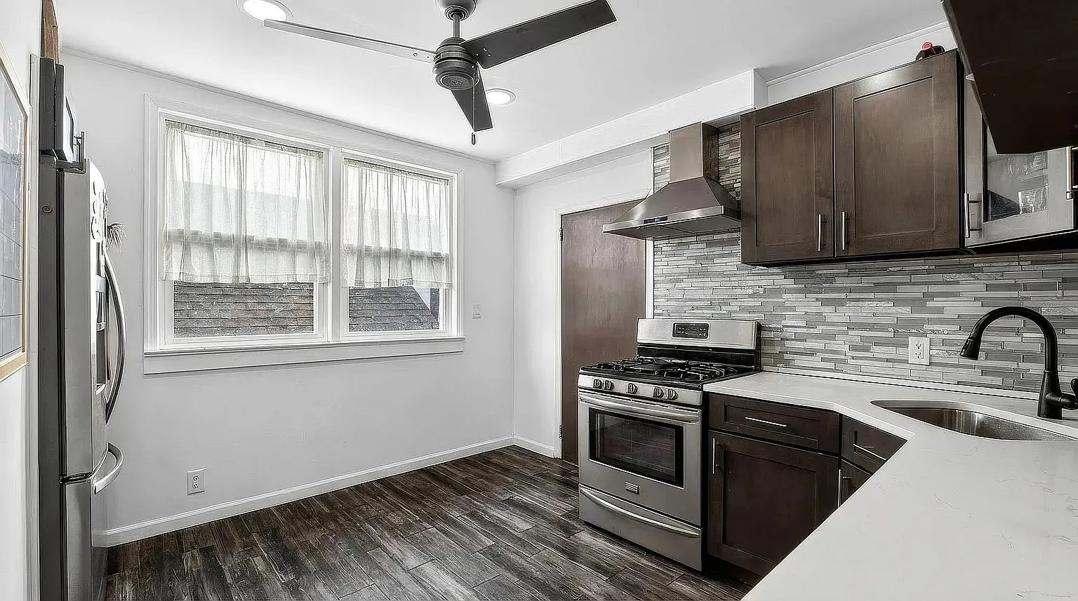 2 bed, 800 sqft, $1,900 — Photo 3