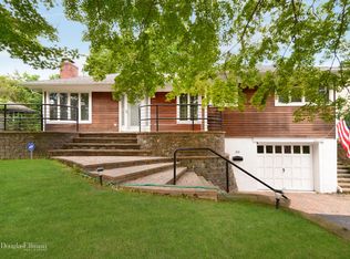 188 Soundview Rd, Huntington, NY 11743