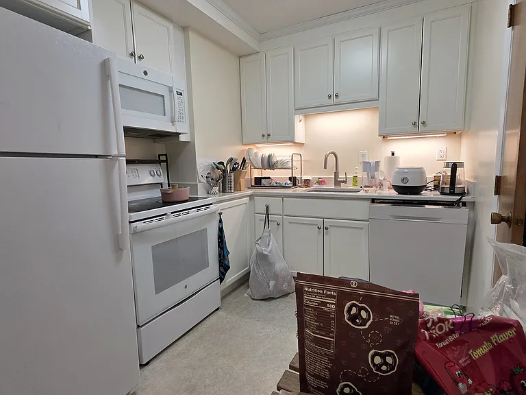 Vernon Towers — Photo 13