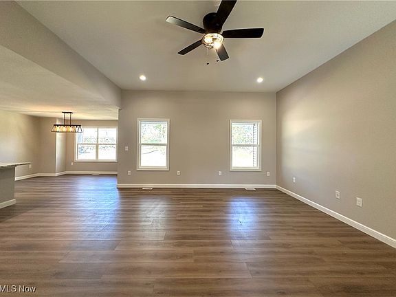 4th image of 1354 Clark St