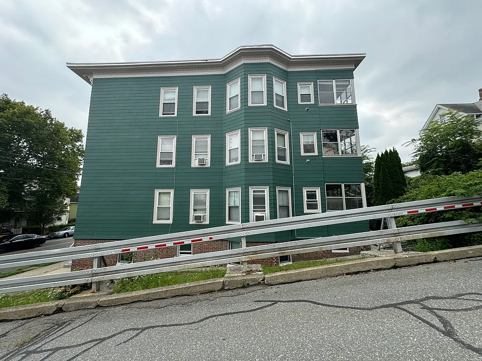 Building Photo 4