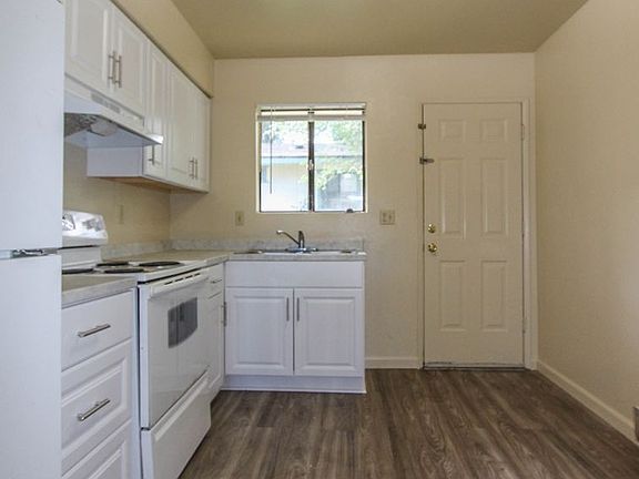 4th image of 210 S Rush St APT A