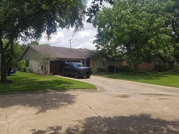 2nd image of 911 Merriman Ct