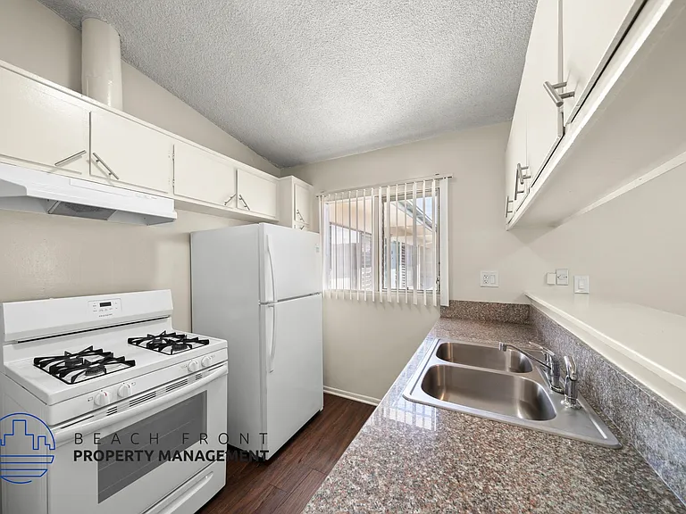 1818 W El Segundo Blvd — Photo 13