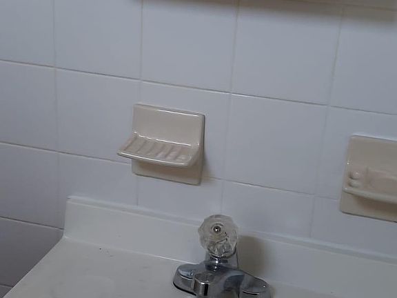 4th image of 548 Logan Ave #1