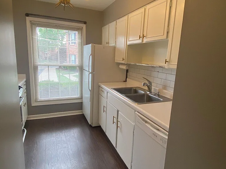630 Robinwood Dr #630 — Photo 3