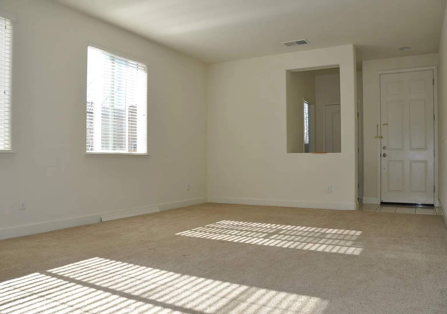 Beautiful North Natomas 3 bed 2 bath plus large LOFT! — Photo 3