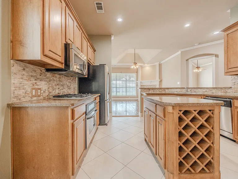 2200 Stone Creek Dr — Photo 13