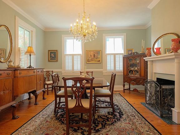 Dining Room w/gas fireplace