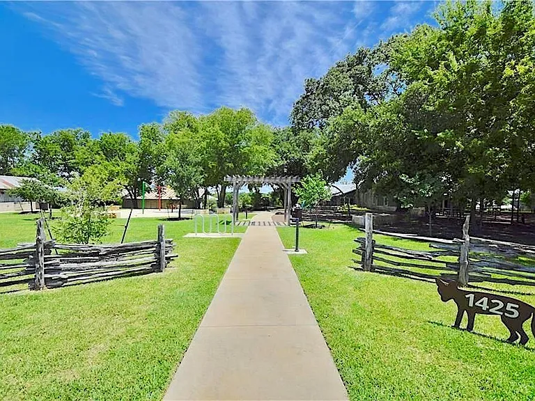 1416 Fort Dessau Rd — Photo 32