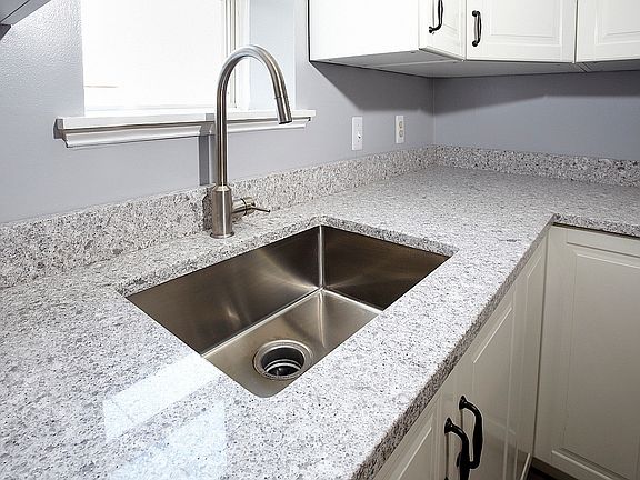 Quartz countertop and Undermount sink