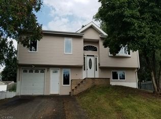 17 Fulton Rd, Somerset, NJ 08873