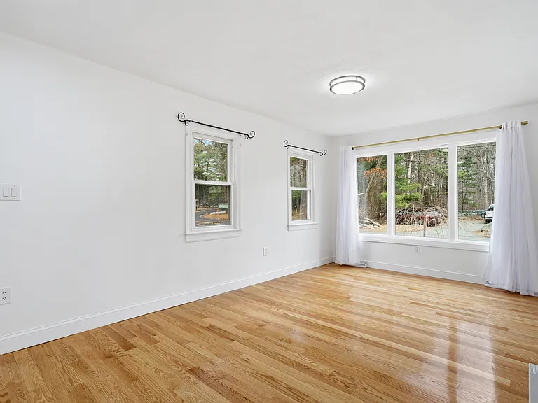724 Linwood St — Photo 16
