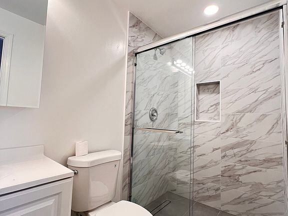 4th image of 622 Keats Ct #B