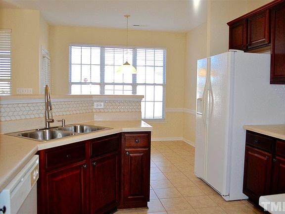 4th image of 801 Croftwood Dr