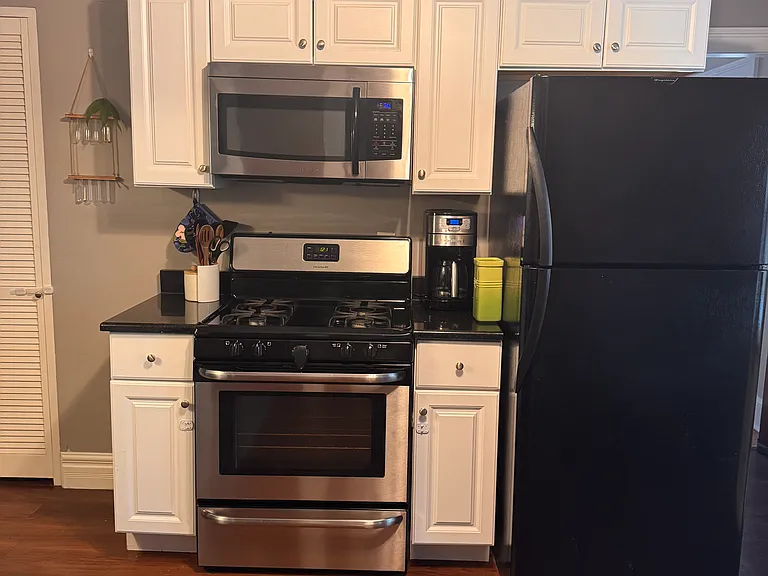 275 Whiting Ln — Photo 3