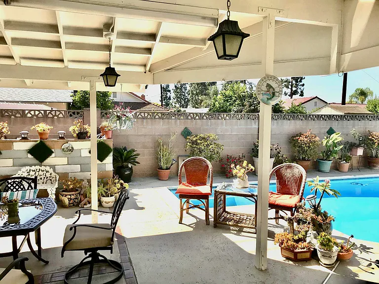 10642 Henderson Ave — Photo 13