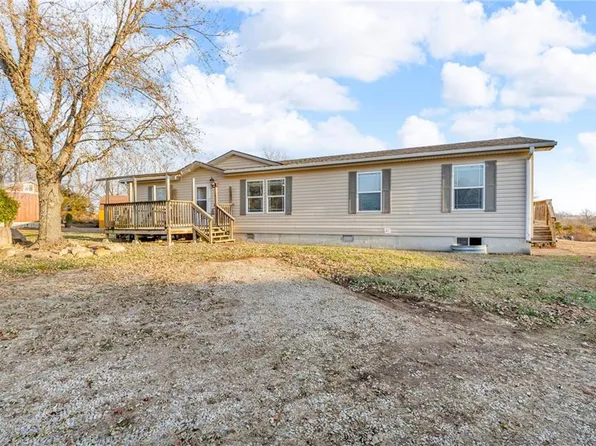 17623 Kansas Ave, Tonganoxie, KS 66086