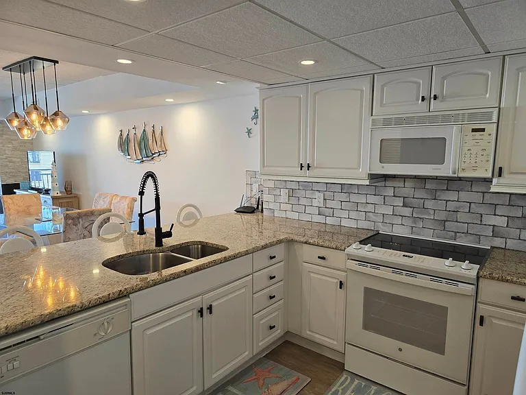 600 W Brigantine Ave #310 — Photo 11