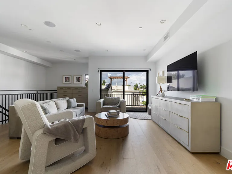 738 Parkman Ave — Photo 6