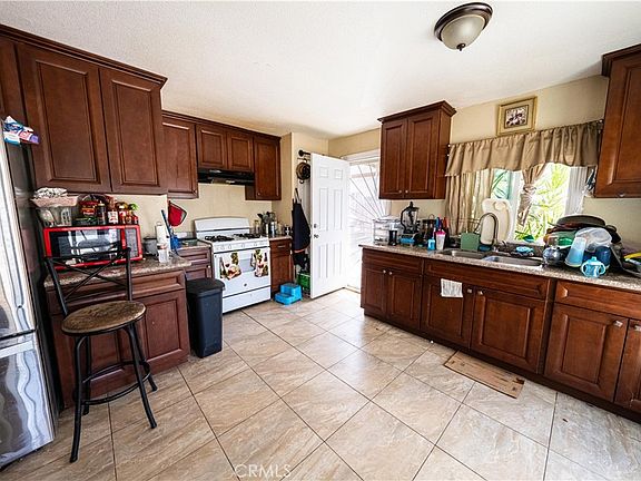 5th image of 2125 Rousselle St