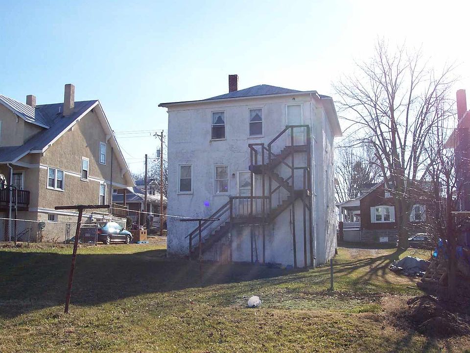 2nd image of 458 W Wolfe St #Up